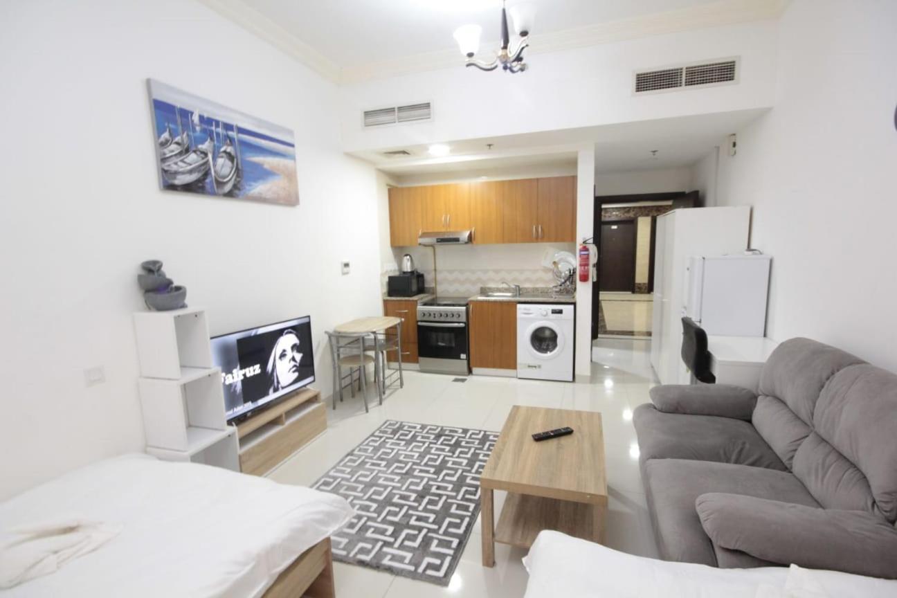 Al Fahad 2 Small For Men Tecom Apartment *
